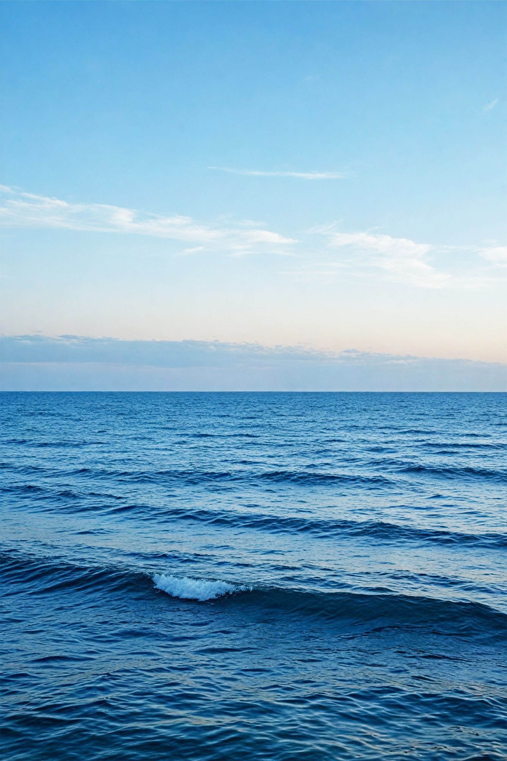 LumièreVue — Endless Horizon, eine ruhige Meeresfotografie, passend für einen Besprechungsraum
